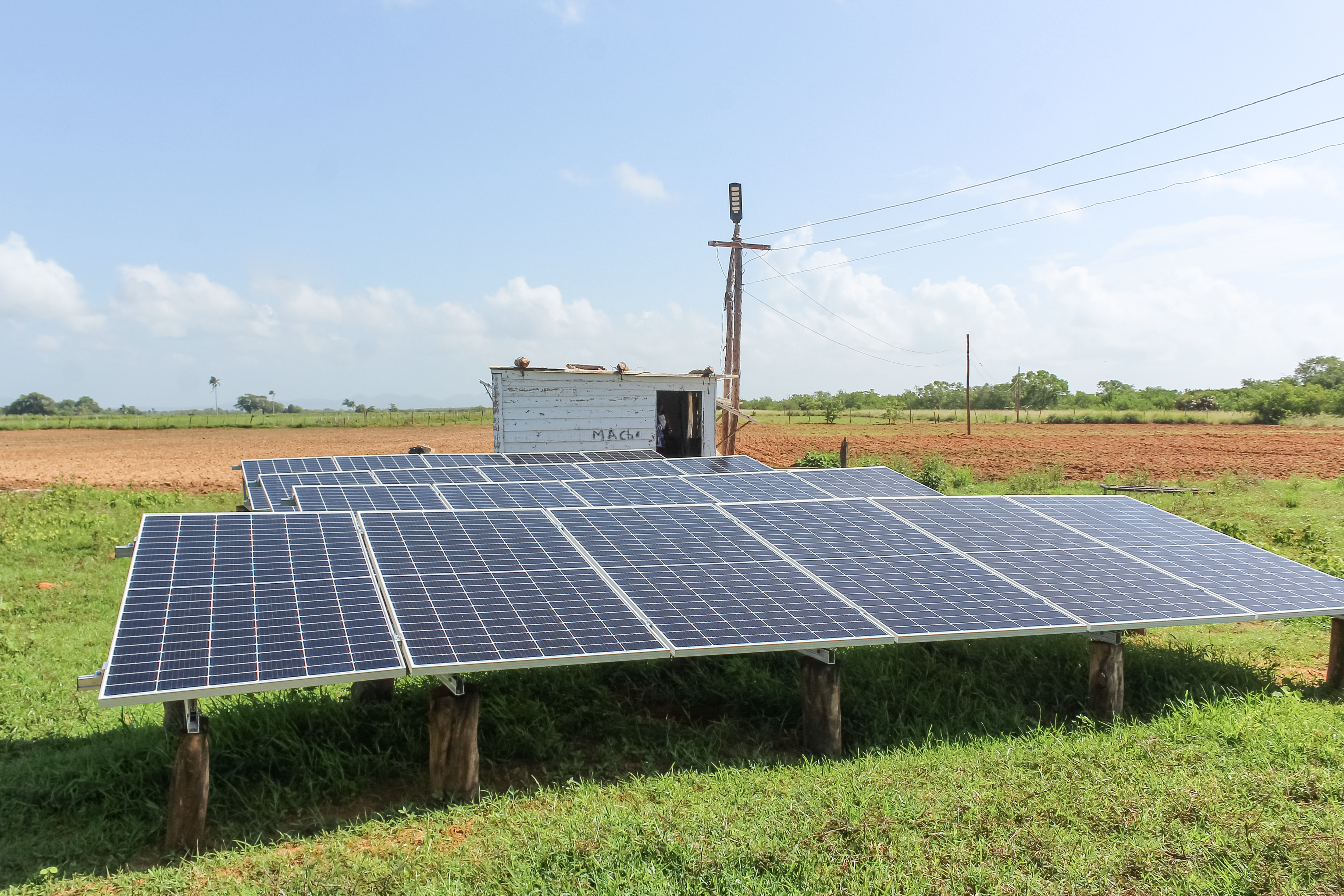 Land und Solarpanel